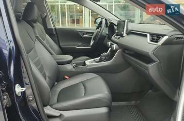 Внедорожник / Кроссовер Toyota RAV4 2020 в 