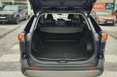Внедорожник / Кроссовер Toyota RAV4 2020 в 
