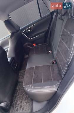 Внедорожник / Кроссовер Toyota RAV4 2020 в 