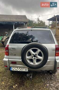 Внедорожник / Кроссовер Toyota RAV4 2004 в 