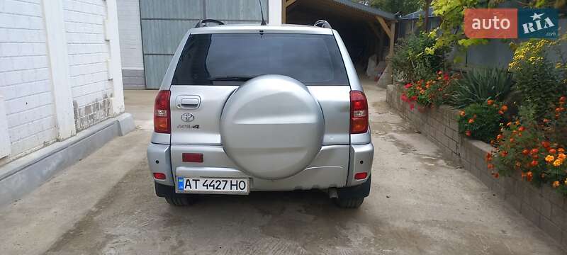 Позашляховик / Кросовер Toyota RAV4 2004 в Чернівцях