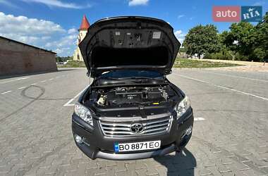 Внедорожник / Кроссовер Toyota RAV4 2011 в 