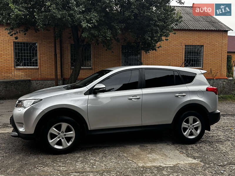 Позашляховик / Кросовер Toyota RAV4 2013 в Ромнах