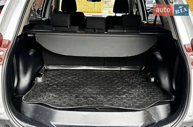 Позашляховик / Кросовер Toyota RAV4 2013 в Ромнах