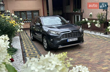 Позашляховик / Кросовер Toyota RAV4 2021 в Тячеві