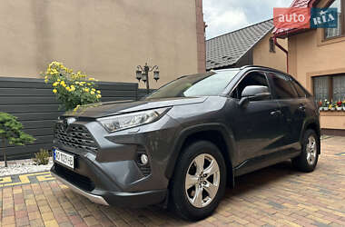 Позашляховик / Кросовер Toyota RAV4 2021 в Тячеві