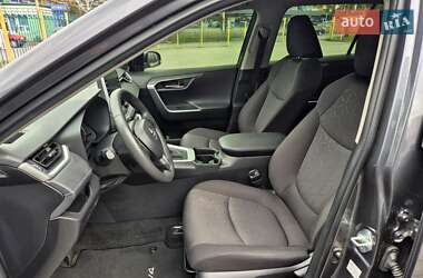 Внедорожник / Кроссовер Toyota RAV4 2021 в 
