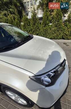 Внедорожник / Кроссовер Toyota RAV4 2013 в 