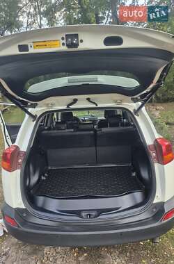 Внедорожник / Кроссовер Toyota RAV4 2013 в 
