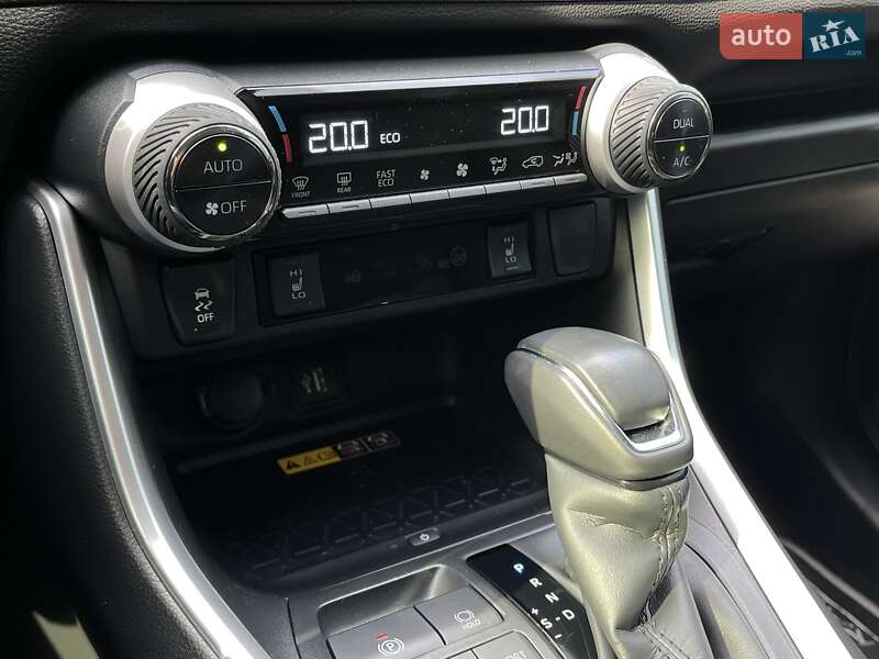 Позашляховик / Кросовер Toyota RAV4 2024 в Києві