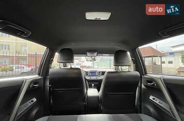 Позашляховик / Кросовер Toyota RAV4 2018 в 