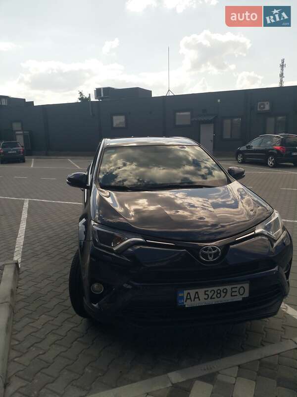 Внедорожник / Кроссовер Toyota RAV4 2018 в Полтаве