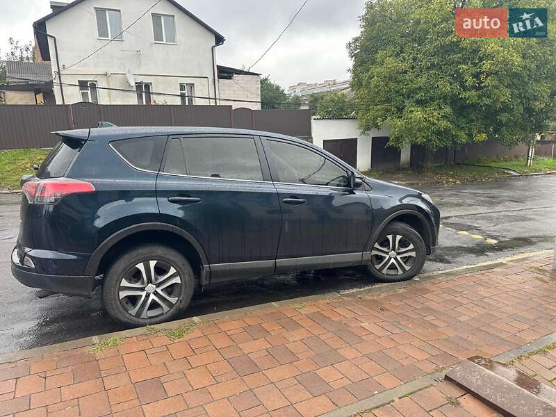Внедорожник / Кроссовер Toyota RAV4 2017 в Виннице