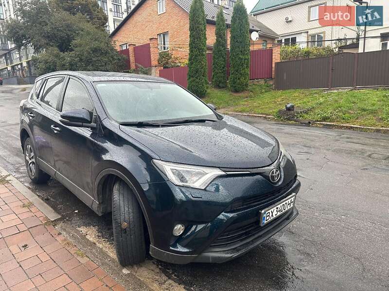 Внедорожник / Кроссовер Toyota RAV4 2017 в Виннице