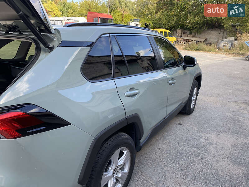 Позашляховик / Кросовер Toyota RAV4 2020 в Запоріжжі