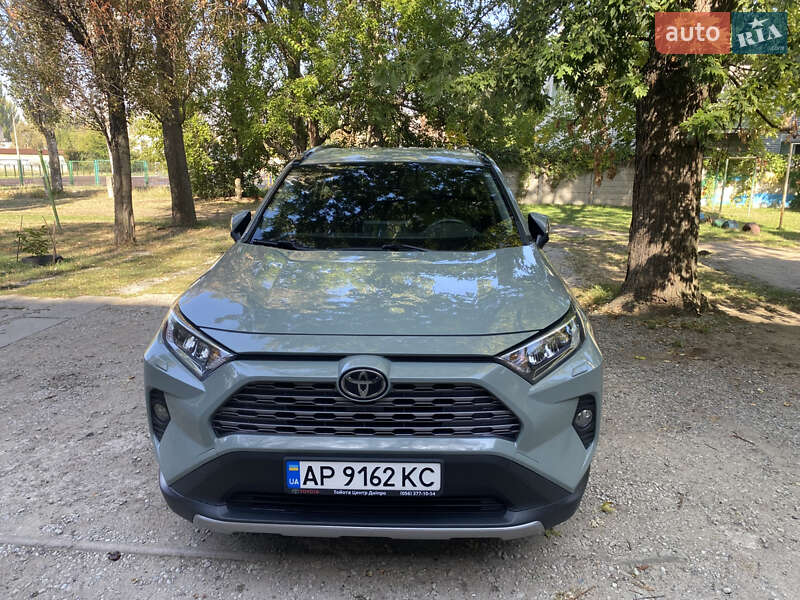 Позашляховик / Кросовер Toyota RAV4 2020 в Запоріжжі