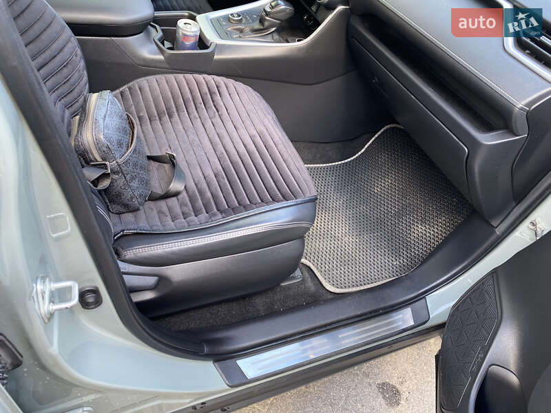 Позашляховик / Кросовер Toyota RAV4 2020 в Запоріжжі