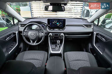 Внедорожник / Кроссовер Toyota RAV4 2024 в 