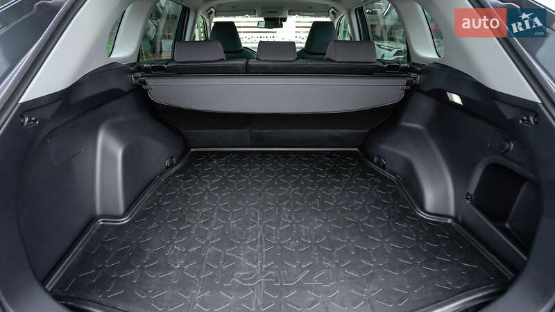 Внедорожник / Кроссовер Toyota RAV4 2024 в Львове