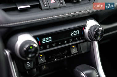 Внедорожник / Кроссовер Toyota RAV4 2024 в 