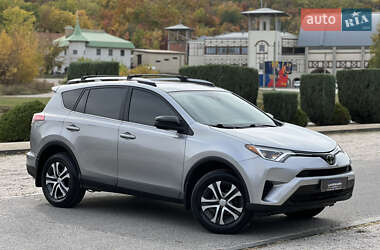 Внедорожник / Кроссовер Toyota RAV4 2018 в 