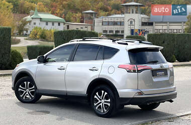 Внедорожник / Кроссовер Toyota RAV4 2018 в 