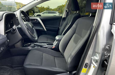 Внедорожник / Кроссовер Toyota RAV4 2018 в 