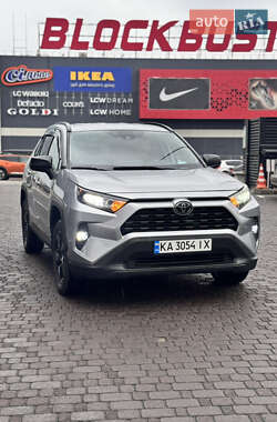 Внедорожник / Кроссовер Toyota RAV4 2020 в Киеве