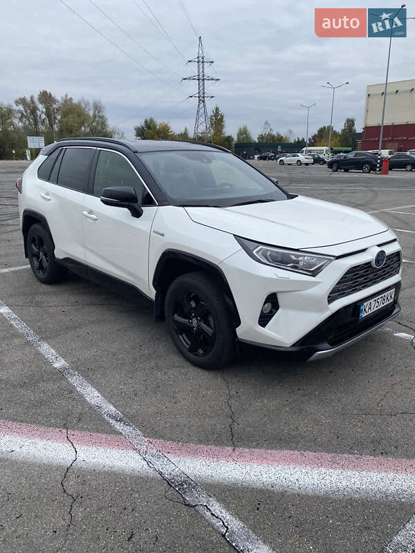 Внедорожник / Кроссовер Toyota RAV4 2019 в Киеве
