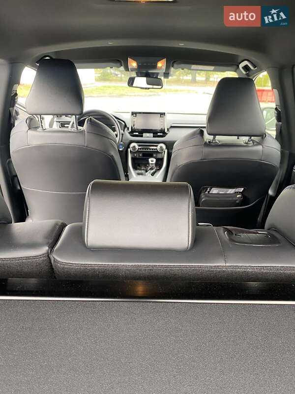 Внедорожник / Кроссовер Toyota RAV4 2019 в Киеве
