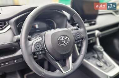 Внедорожник / Кроссовер Toyota RAV4 2023 в 