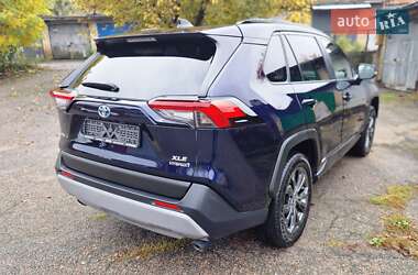 Внедорожник / Кроссовер Toyota RAV4 2023 в 
