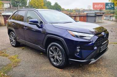 Внедорожник / Кроссовер Toyota RAV4 2023 в 