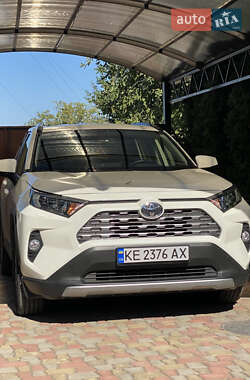 Позашляховик / Кросовер Toyota RAV4 2019 в Дніпрі