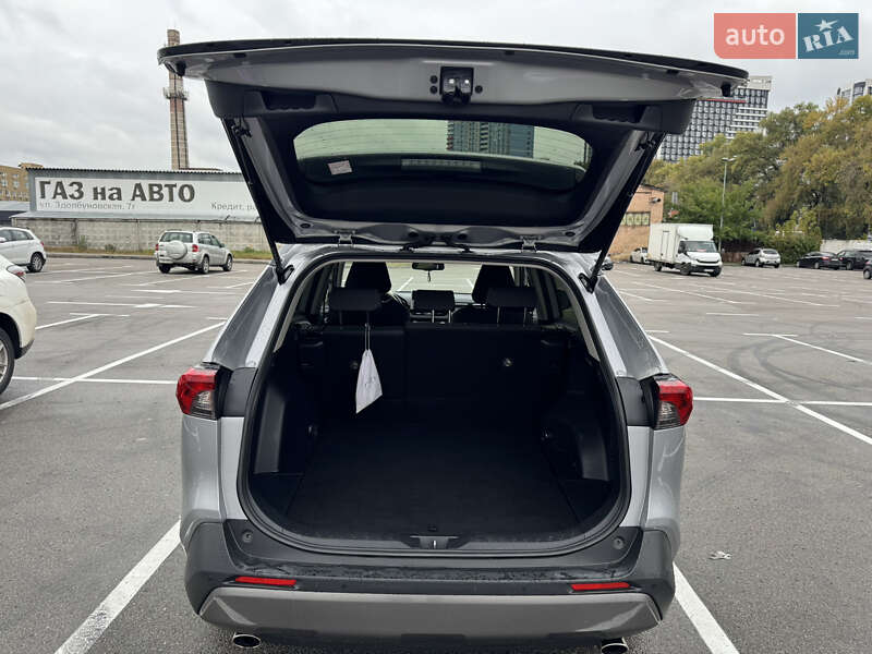 Внедорожник / Кроссовер Toyota RAV4 2019 в Киеве
