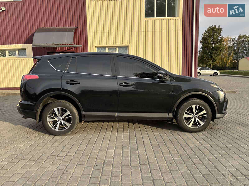 Внедорожник / Кроссовер Toyota RAV4 2015 в Гадяче