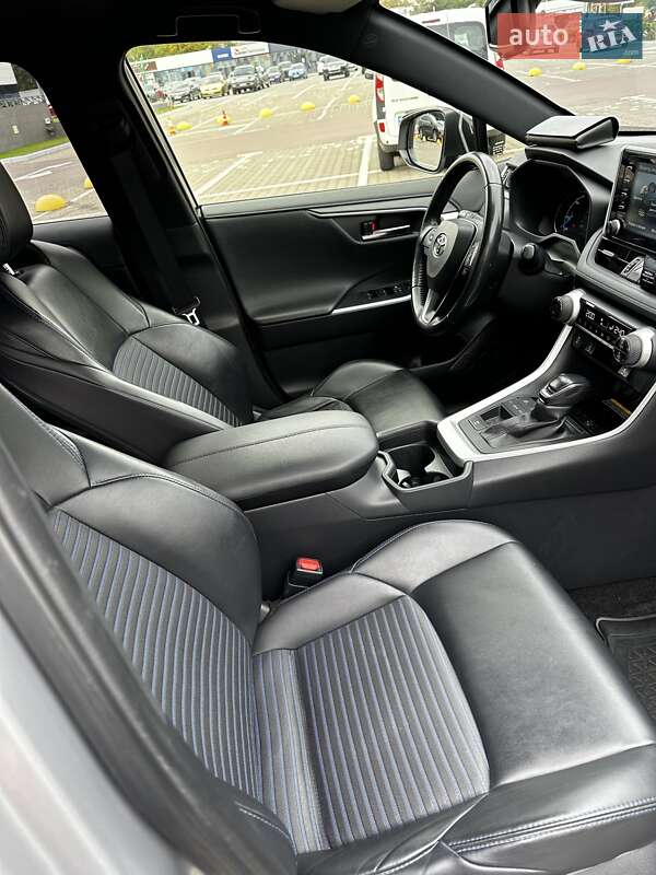 Позашляховик / Кросовер Toyota RAV4 2021 в Одесі