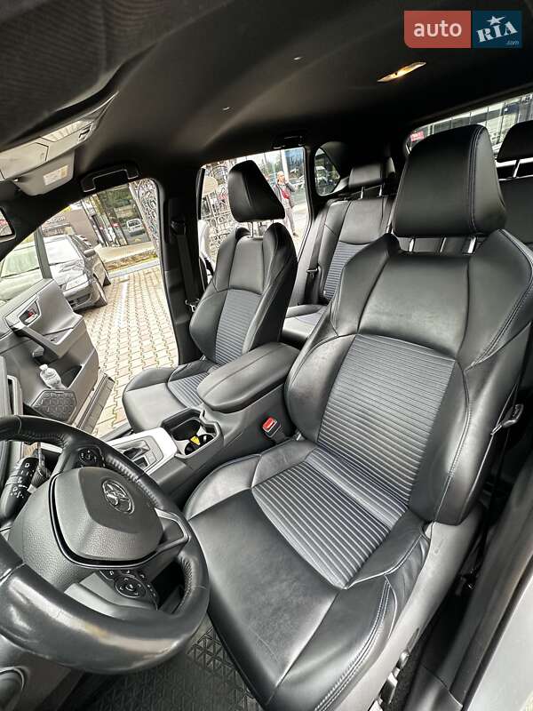 Позашляховик / Кросовер Toyota RAV4 2021 в Одесі