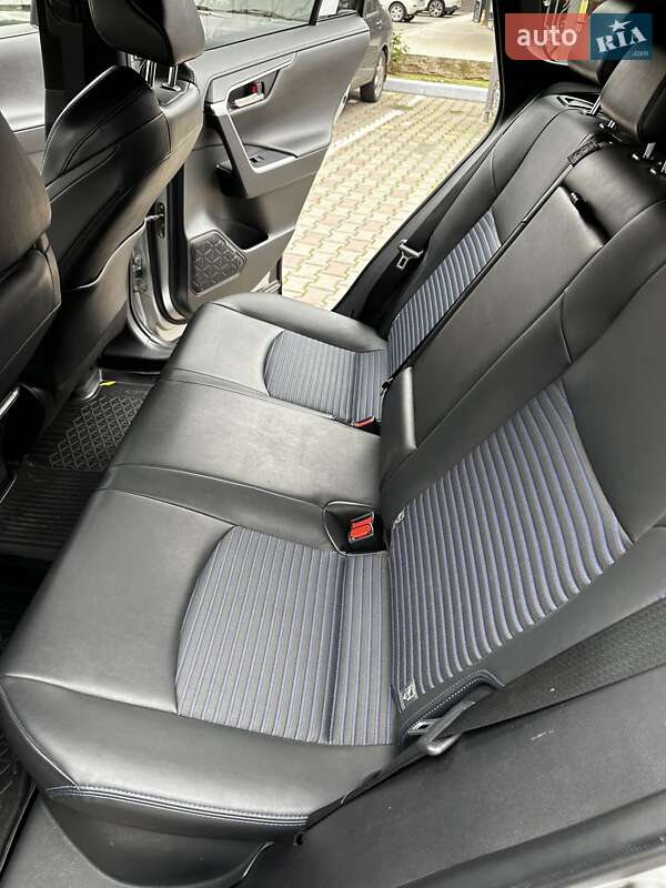 Позашляховик / Кросовер Toyota RAV4 2021 в Одесі