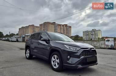 Внедорожник / Кроссовер Toyota RAV4 2021 в 