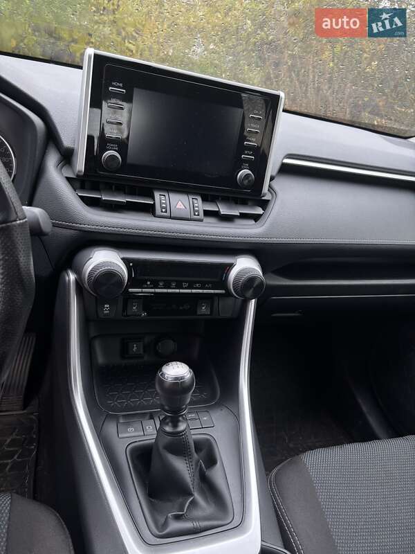 Позашляховик / Кросовер Toyota RAV4 2020 в Прилуках