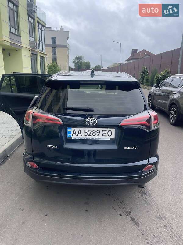 Внедорожник / Кроссовер Toyota RAV4 2018 в Полтаве