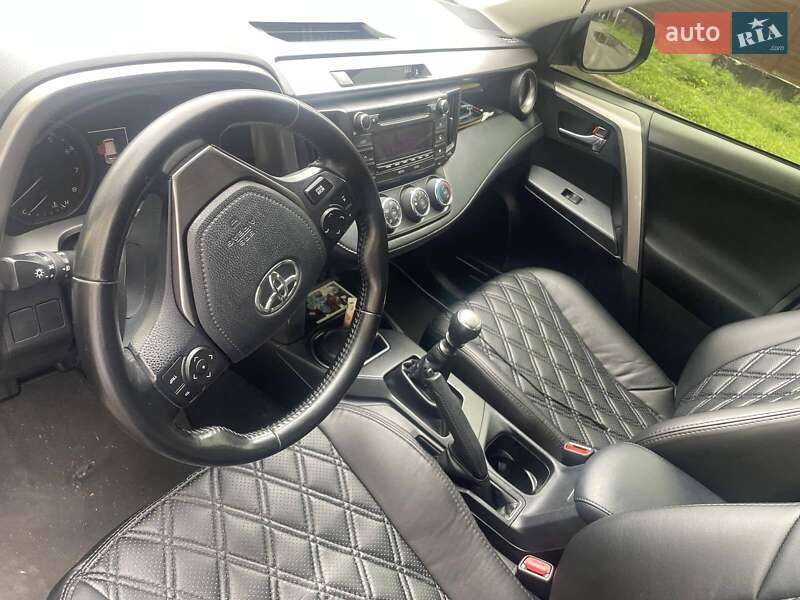 Внедорожник / Кроссовер Toyota RAV4 2018 в Полтаве