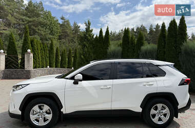 Позашляховик / Кросовер Toyota RAV4 2020 в 
