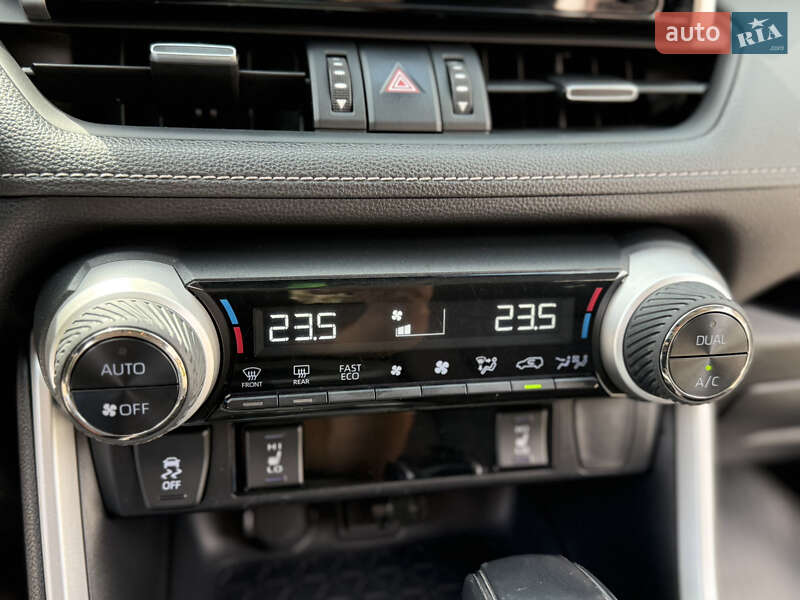 Позашляховик / Кросовер Toyota RAV4 2020 в Тульчині