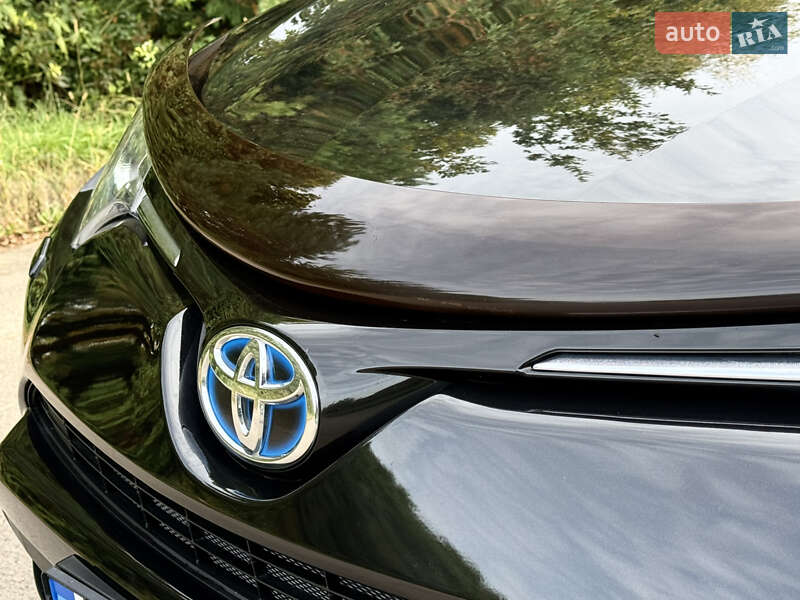 Внедорожник / Кроссовер Toyota RAV4 2017 в Ровно