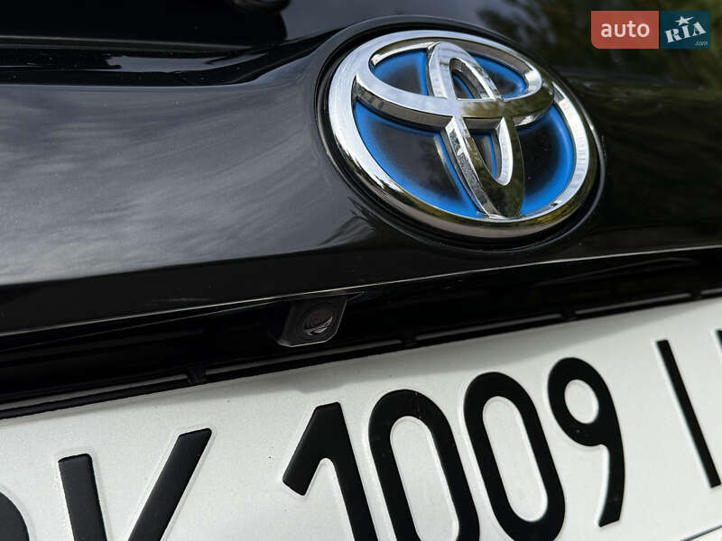Внедорожник / Кроссовер Toyota RAV4 2017 в Ровно