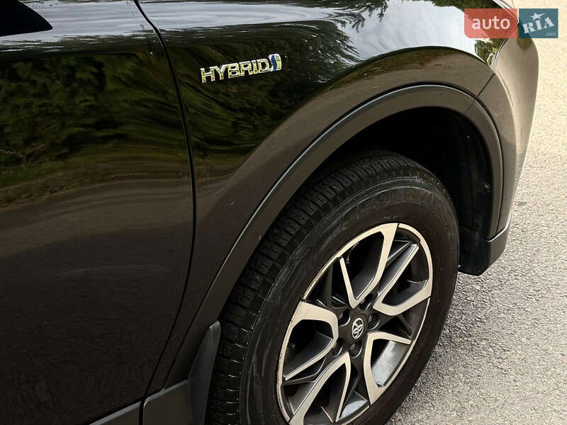 Внедорожник / Кроссовер Toyota RAV4 2017 в Ровно