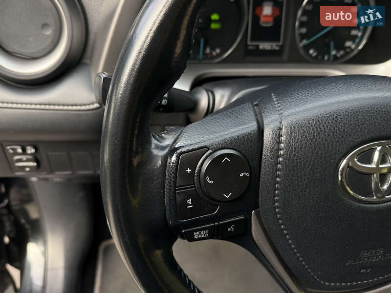 Внедорожник / Кроссовер Toyota RAV4 2017 в Ровно