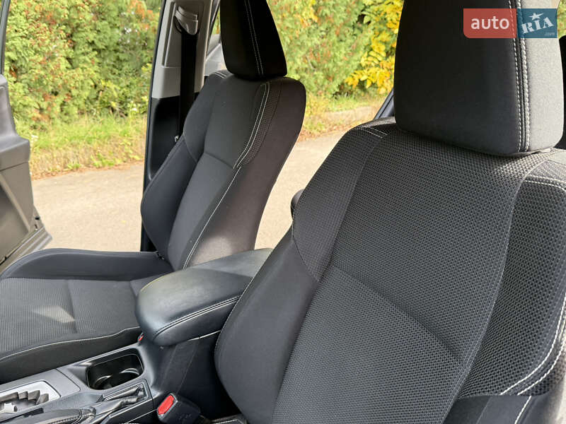 Внедорожник / Кроссовер Toyota RAV4 2017 в Ровно